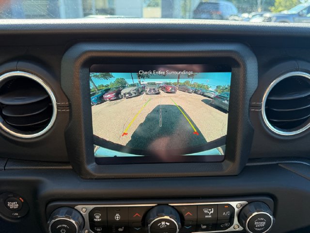 Used 2021 Jeep Wrangler Unlimited Sahara AWD/4WD image 22