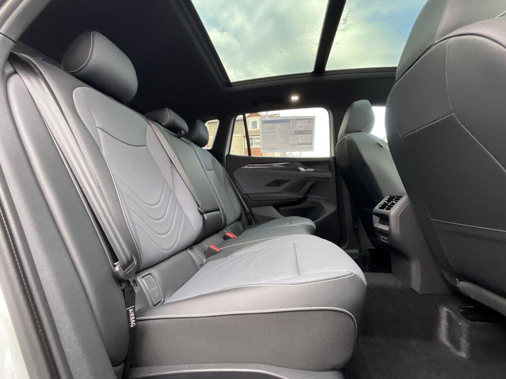 New 2026 Volkswagen Tiguan SE R-Line AWD/4WD image 13