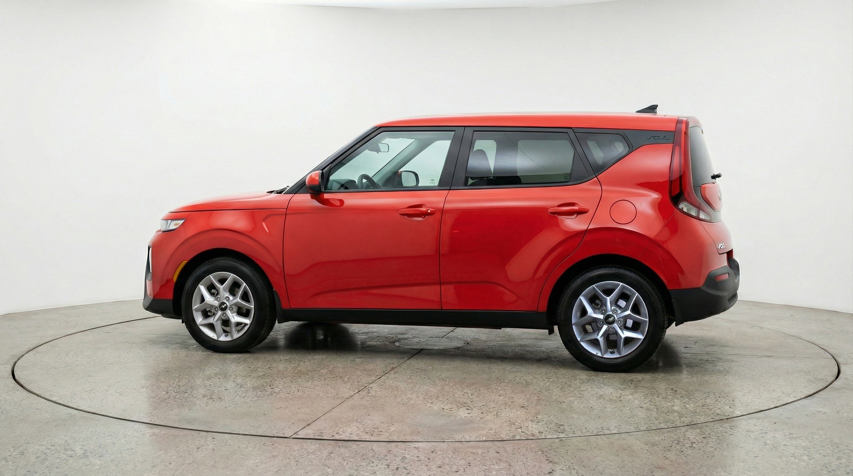 Used 2025 Kia Soul LX w/ LX Technology Package FWD image 5