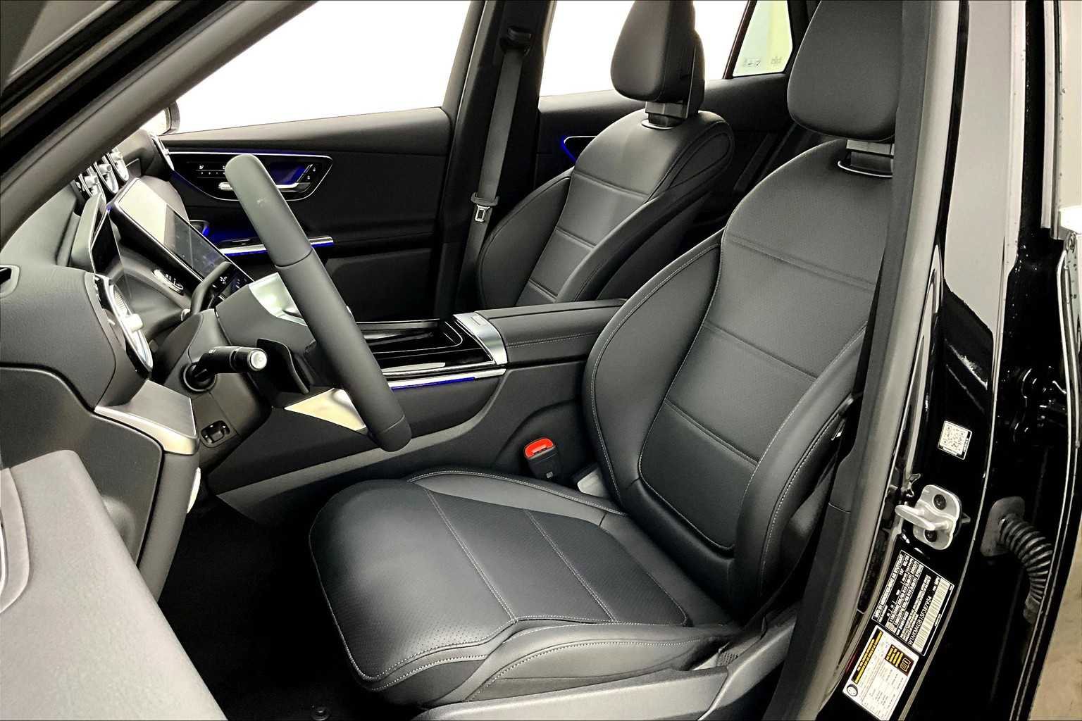 Used 2025 Mercedes-Benz GLC 300 image 9