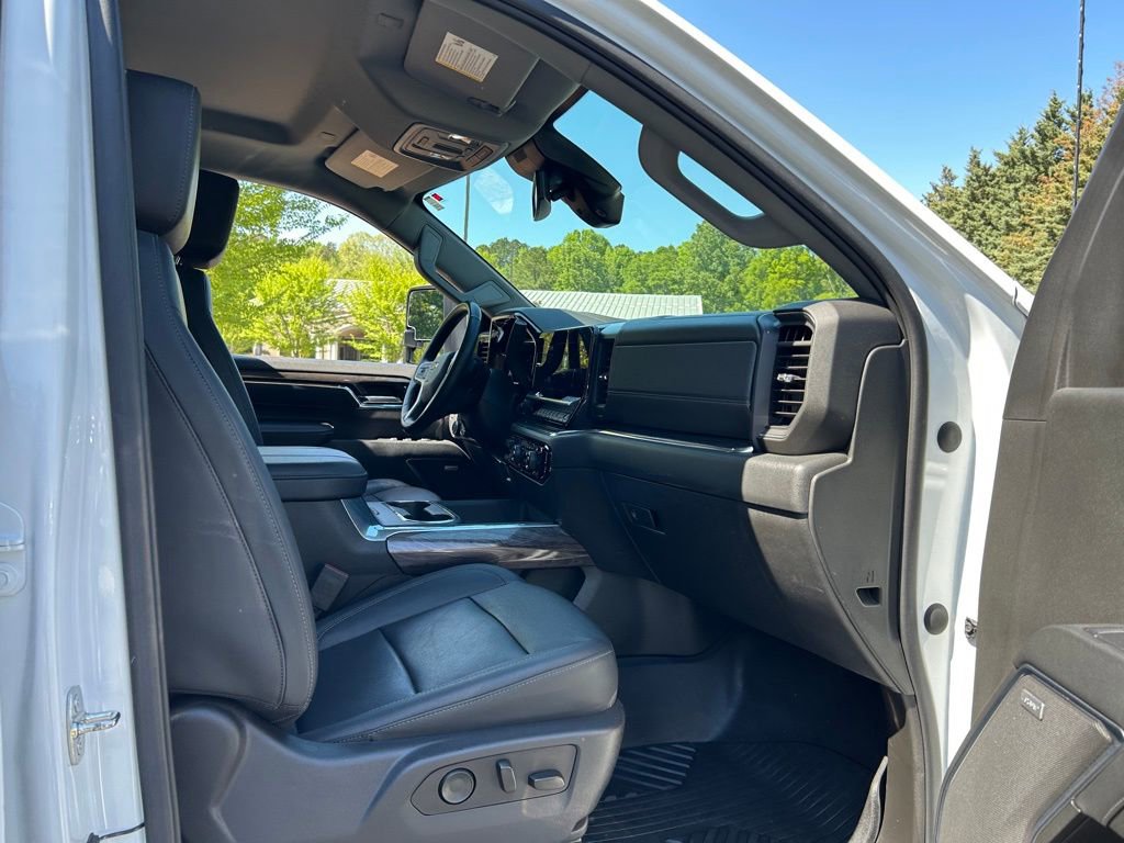 Used 2024 Chevrolet Silverado 3500 LTZ w/ LTZ Convenience Package image 47