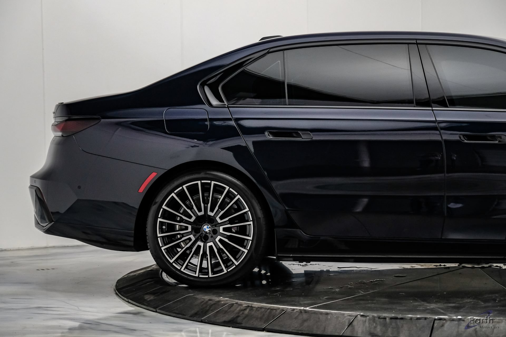 Used 2025 BMW i7 xDrive60 AWD/4WD image 22