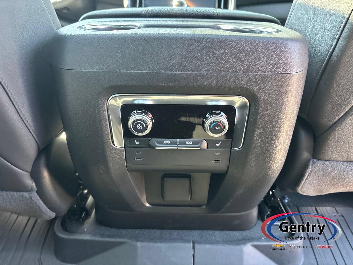 New 2026 GMC Yukon AT4 w/ AT4 Premium Package AWD/4WD image 11