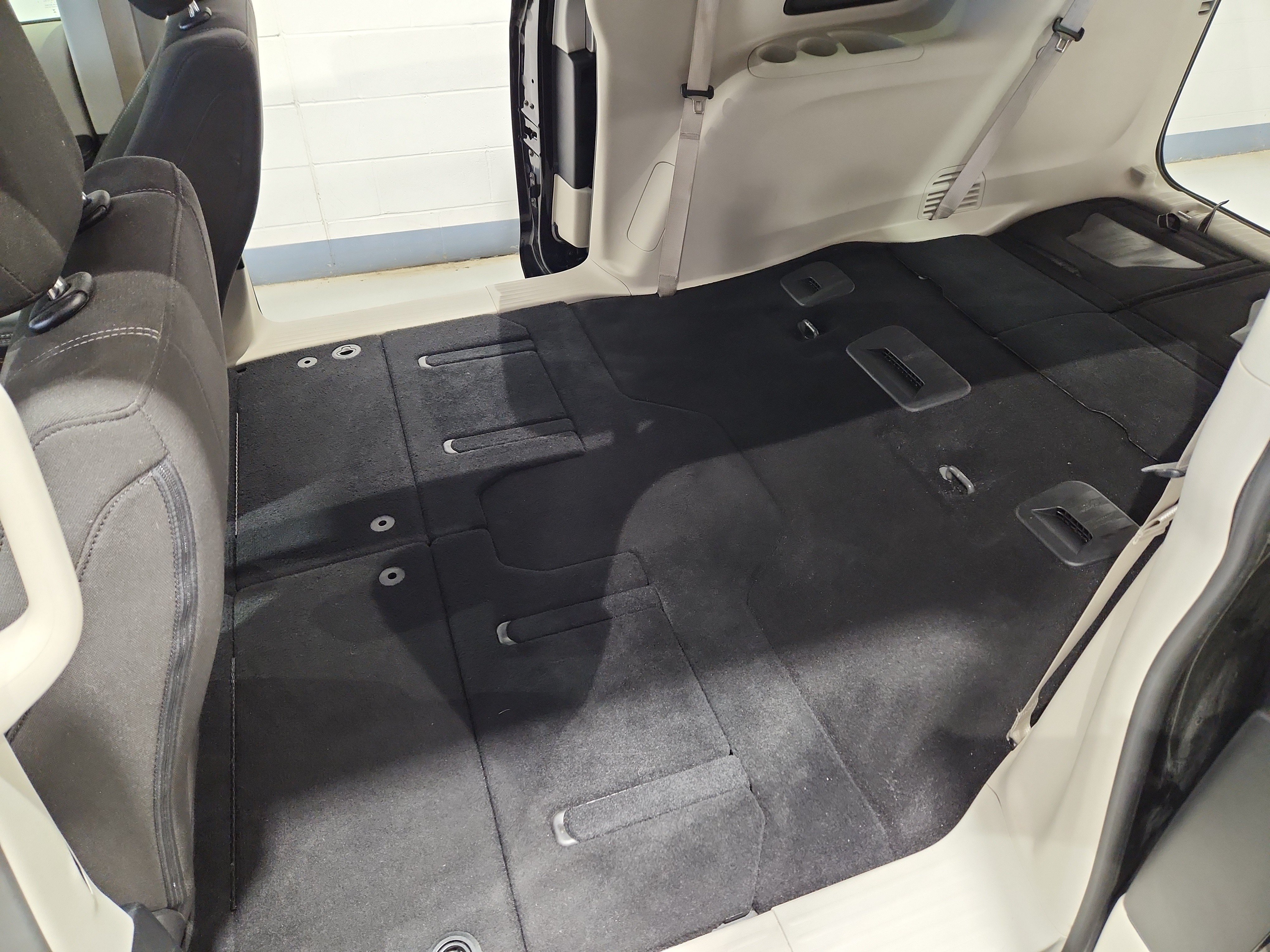 Used 2023 Chrysler Voyager LX FWD image 19