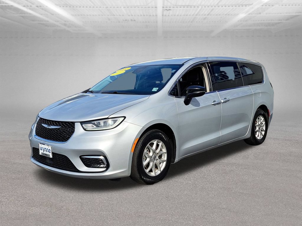 Used 2024 Chrysler Pacifica Touring-L FWD video 4