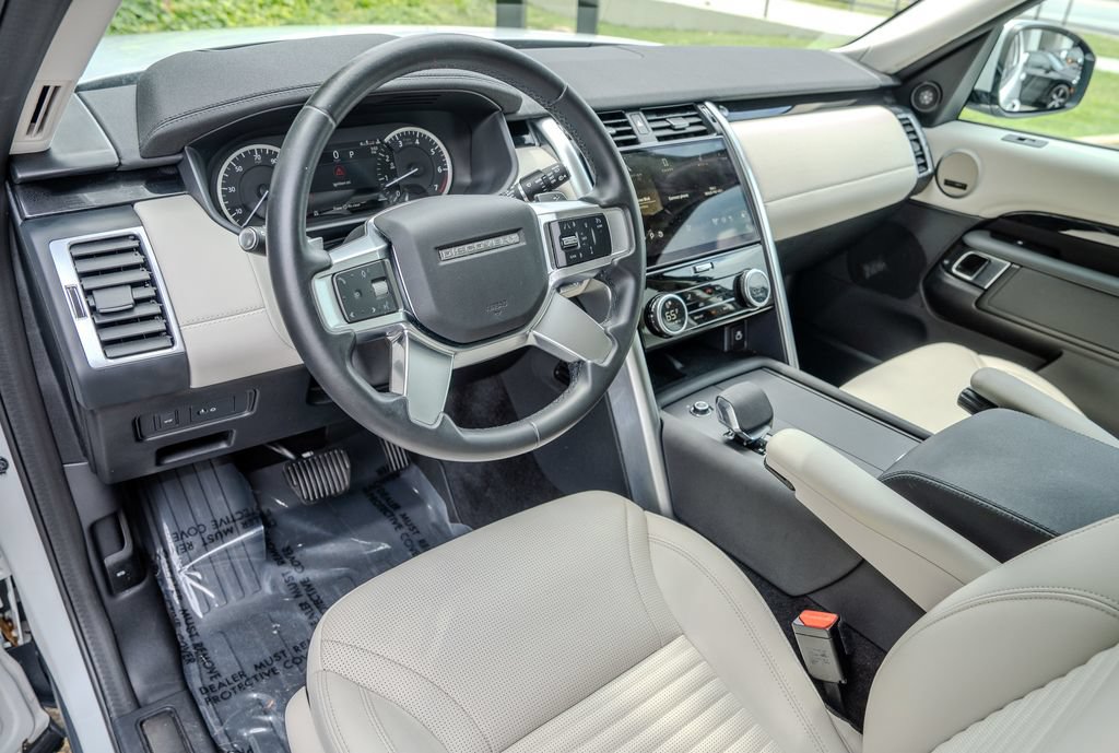 Used 2023 Land Rover Discovery S AWD/4WD image 4