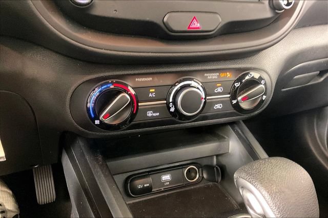 Used 2025 Kia Soul LX w/ LX Technology Package FWD image 12