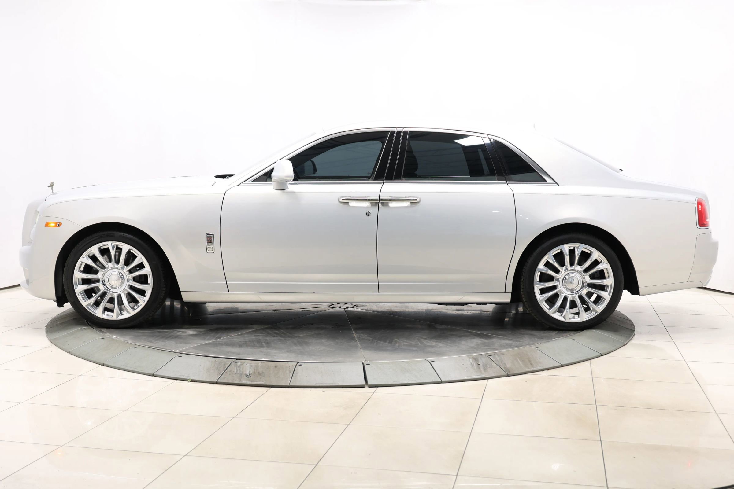 Used 2019 Rolls-Royce Ghost image 12