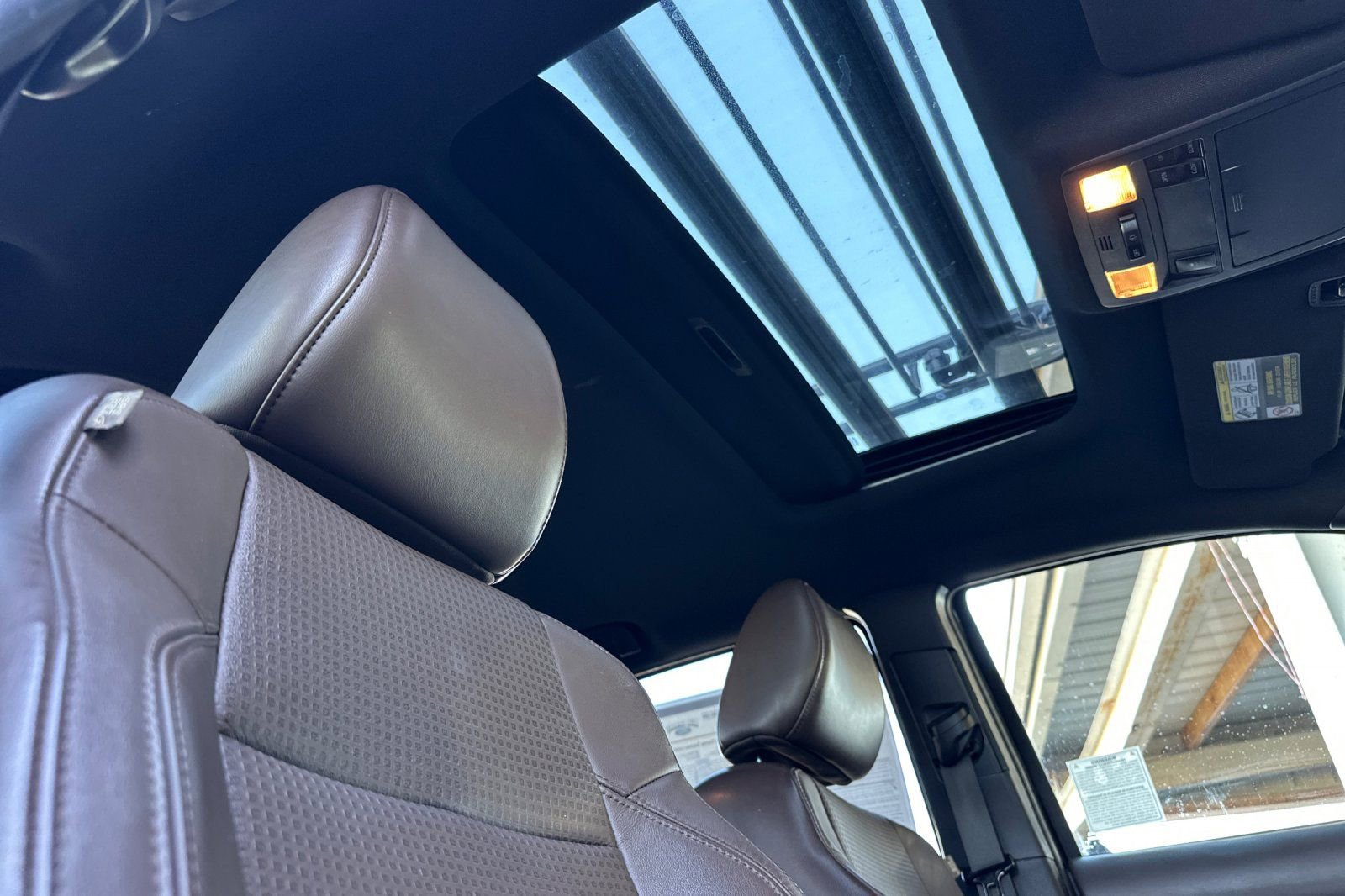 Used 2016 Toyota Tacoma Limited w/ Towing Package image 14