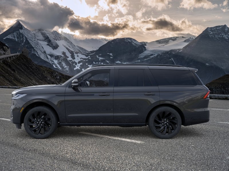 New 2026 Lincoln Navigator Reserve w/ Jet Appearance Package AWD/4WD image 3