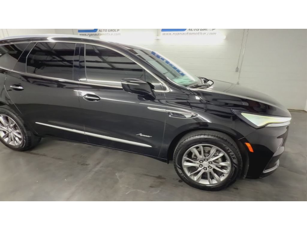 Used 2022 Buick Enclave Avenir w/ Avenir Technology Package FWD image 2