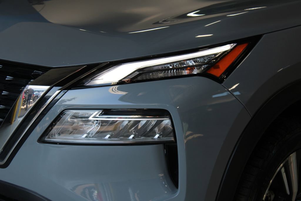 Used 2021 Nissan Rogue SL image 2
