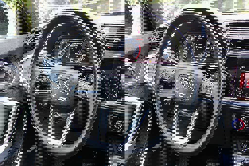 Used 2023 Audi Q3 2.0T Premium w/ Convenience Package AWD/4WD image 16