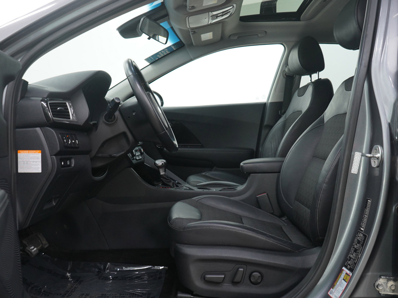 Used 2017 Kia Niro EX image 21