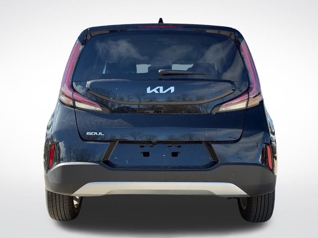 Used 2025 Kia Soul LX FWD image 4