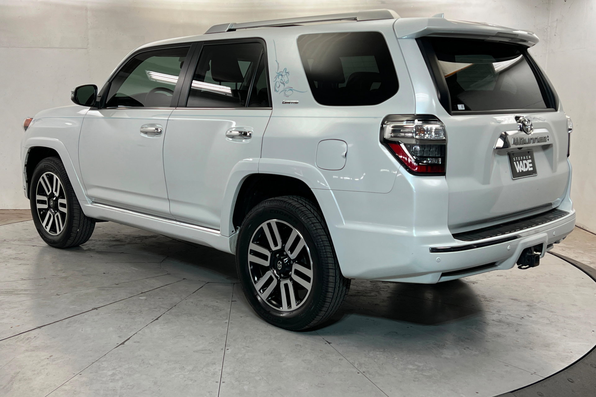 Used 2024 Toyota 4Runner Limited AWD/4WD image 3