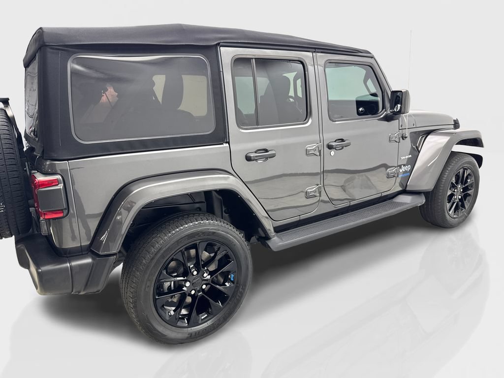 Used 2022 Jeep Wrangler Unlimited Sahara w/ Cold Weather Group AWD/4WD image 9