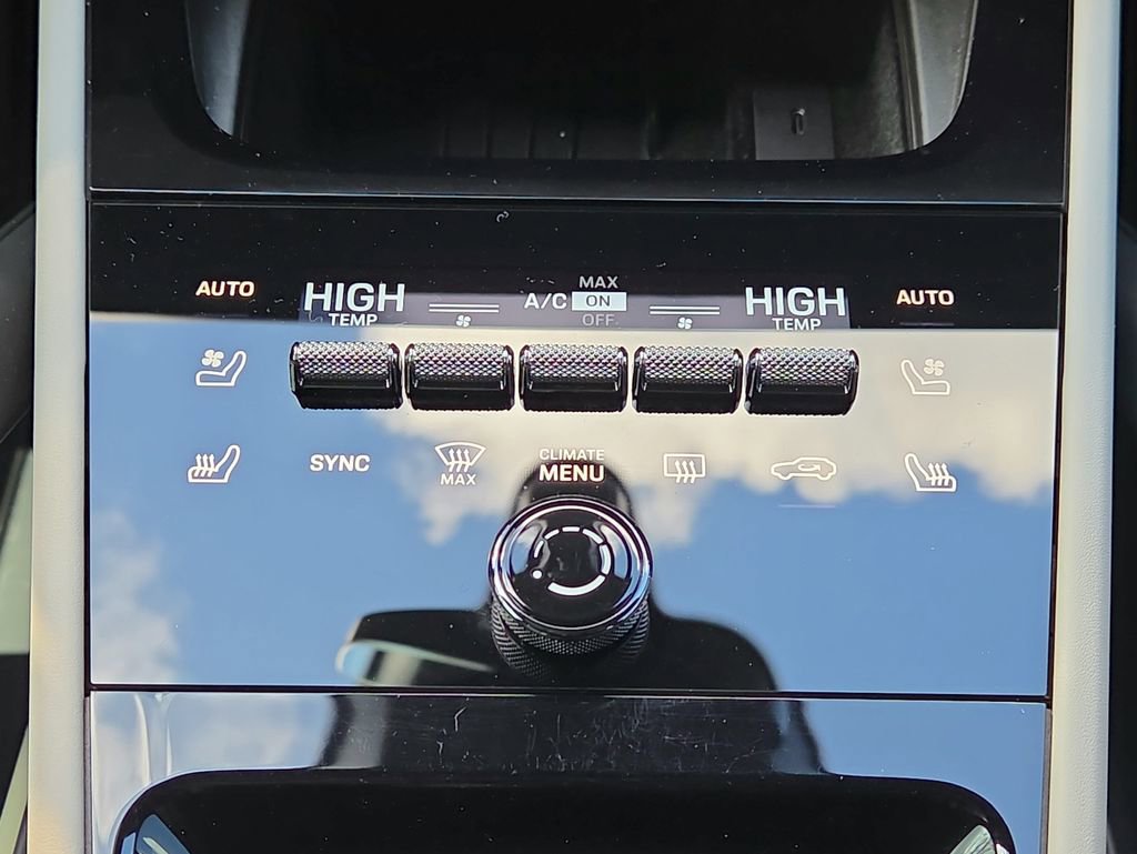 Certified 2025 Porsche Cayenne E-Hybrid Coupe image 13