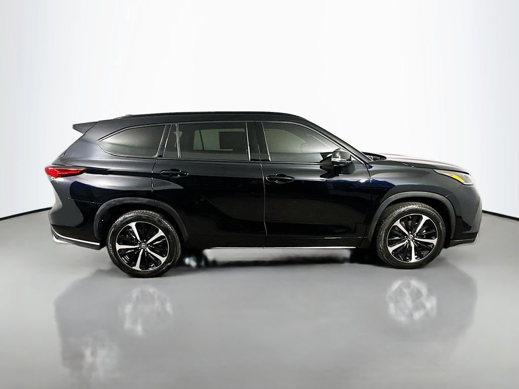 Used 2021 Toyota Highlander XSE FWD image 7
