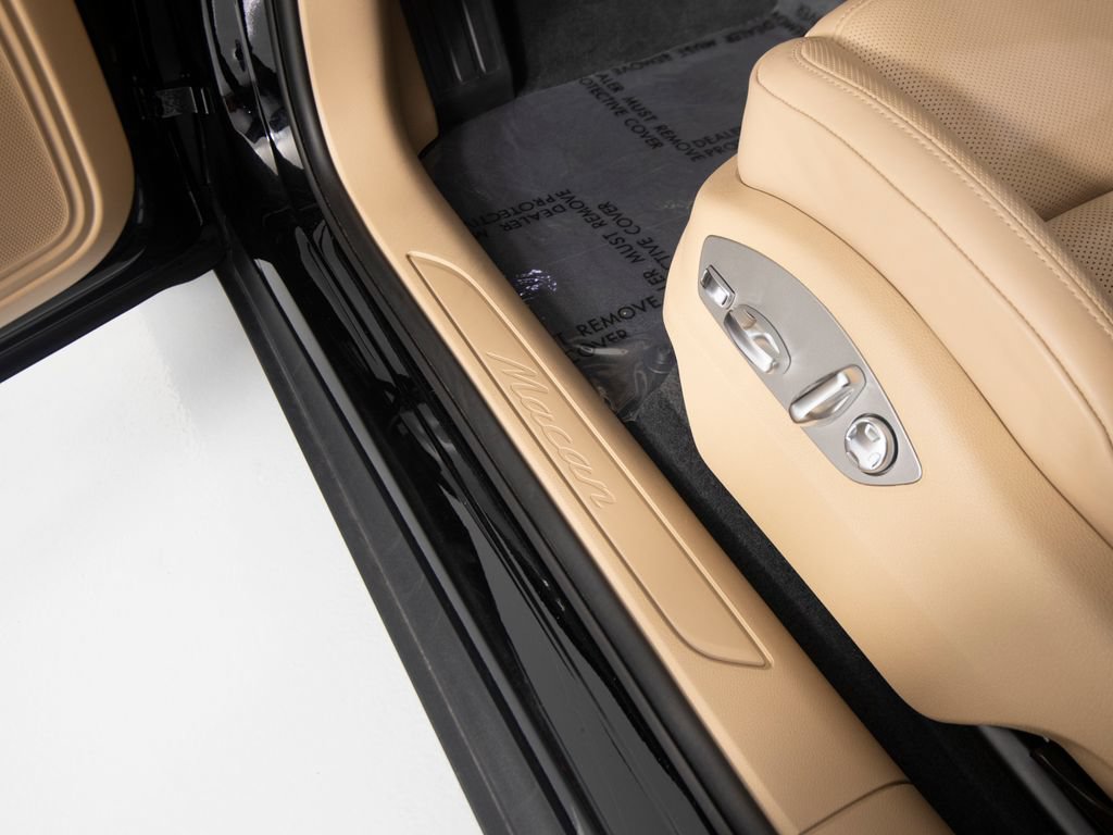 Certified 2026 Porsche Macan AWD/4WD image 22