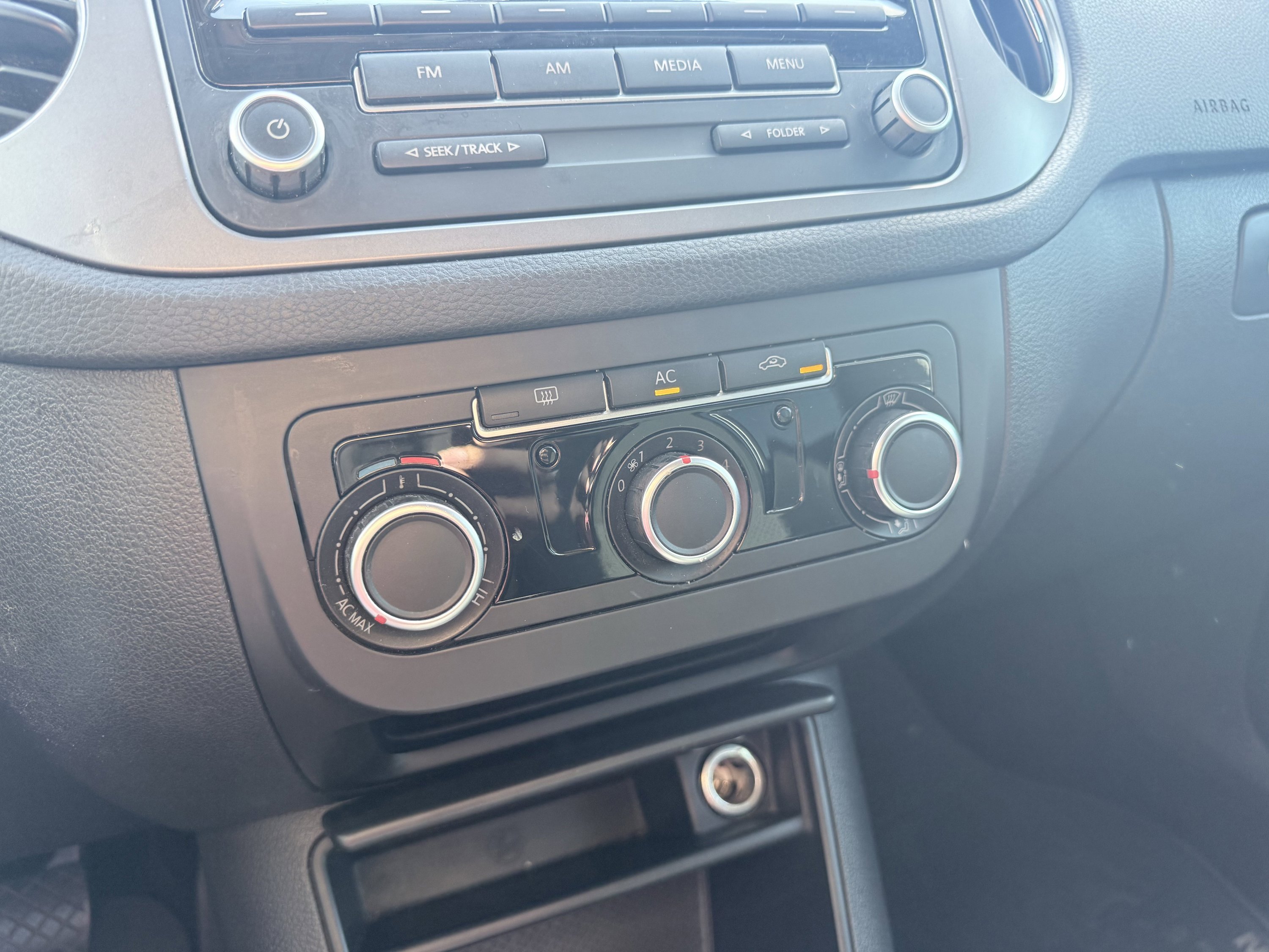 Used 2011 Volkswagen Tiguan S image 56