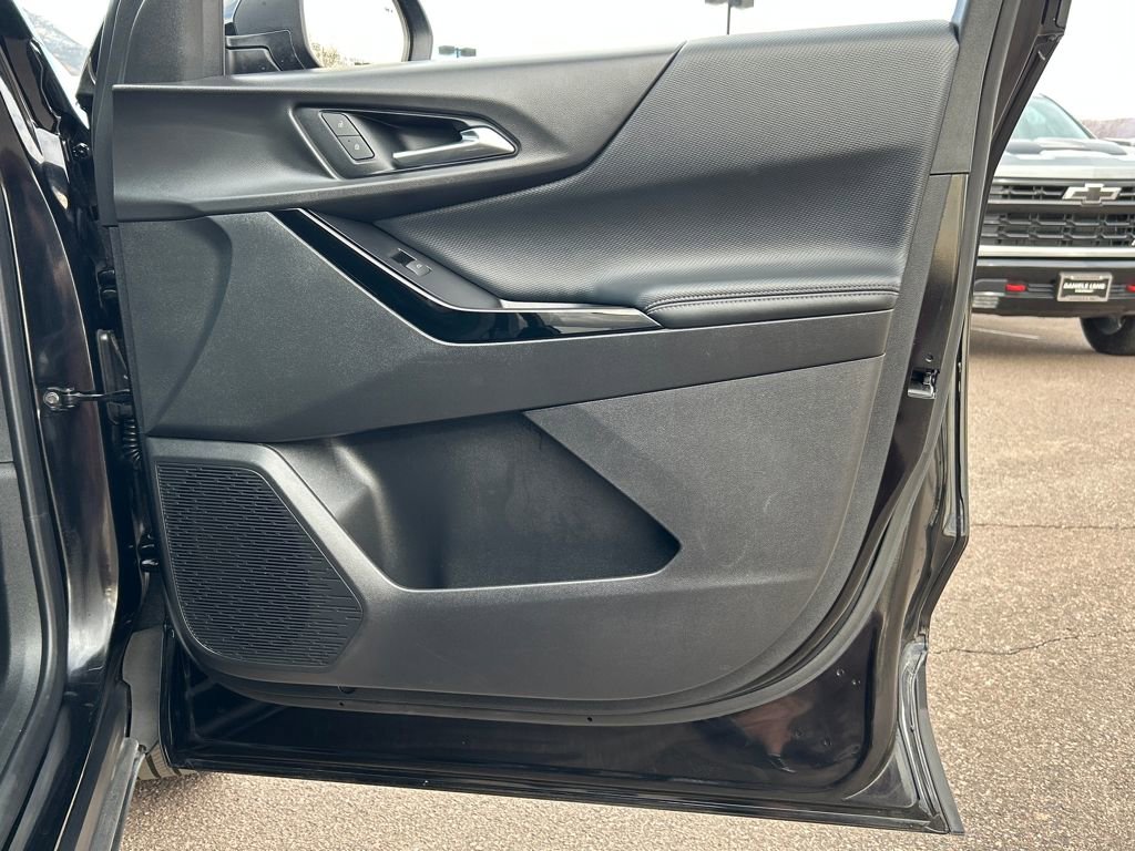 Used 2025 Chevrolet Equinox LT w/ Convenience Package II image 32