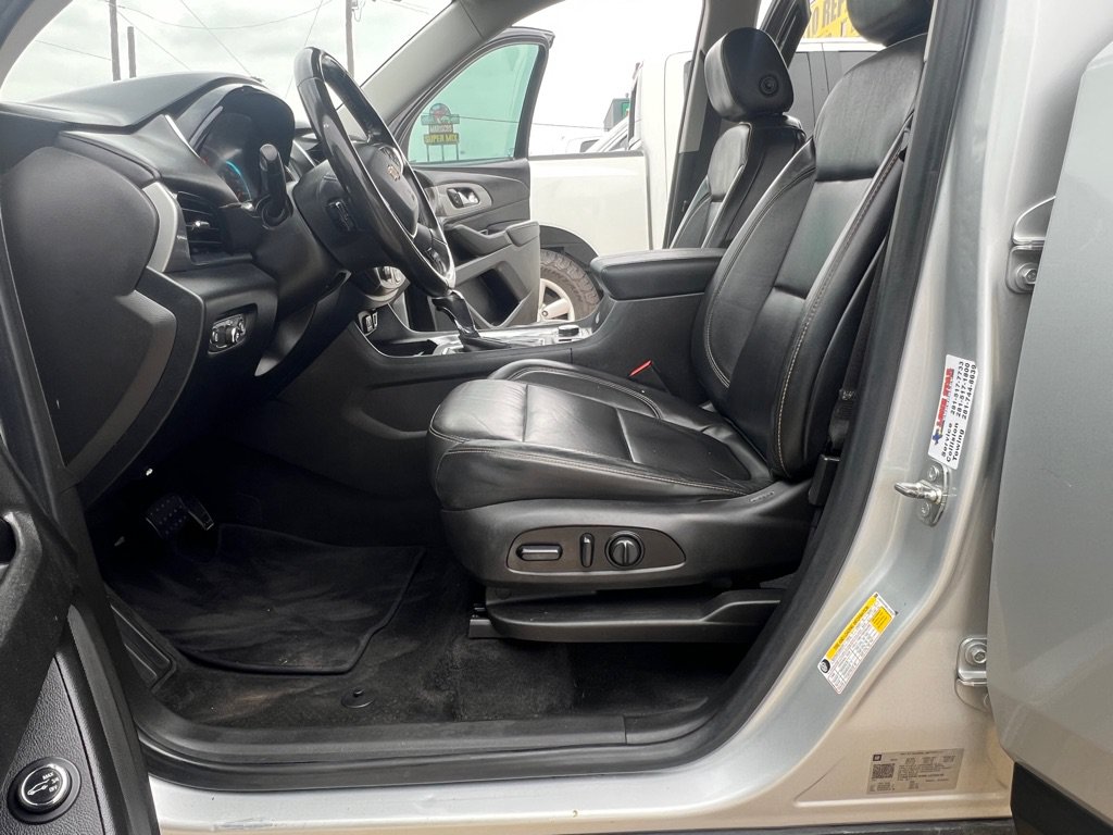 Used 2019 Chevrolet Traverse LT FWD image 13