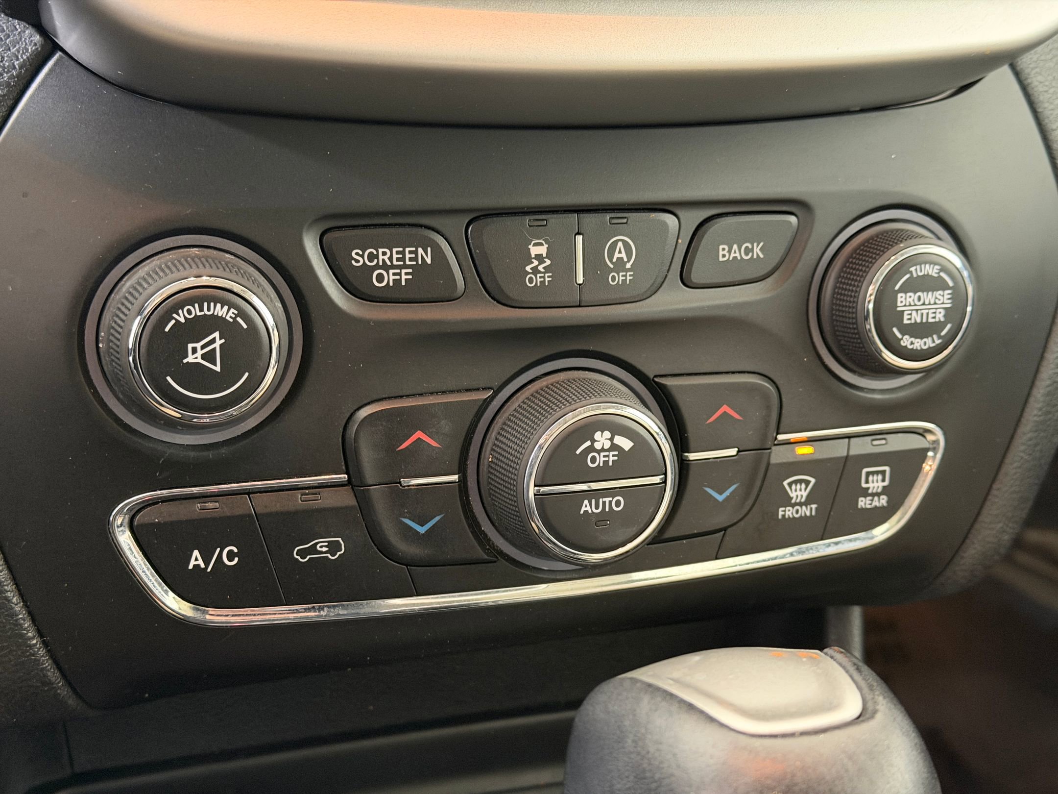 Used 2016 Jeep Cherokee Limited w/ Luxury Group image 24