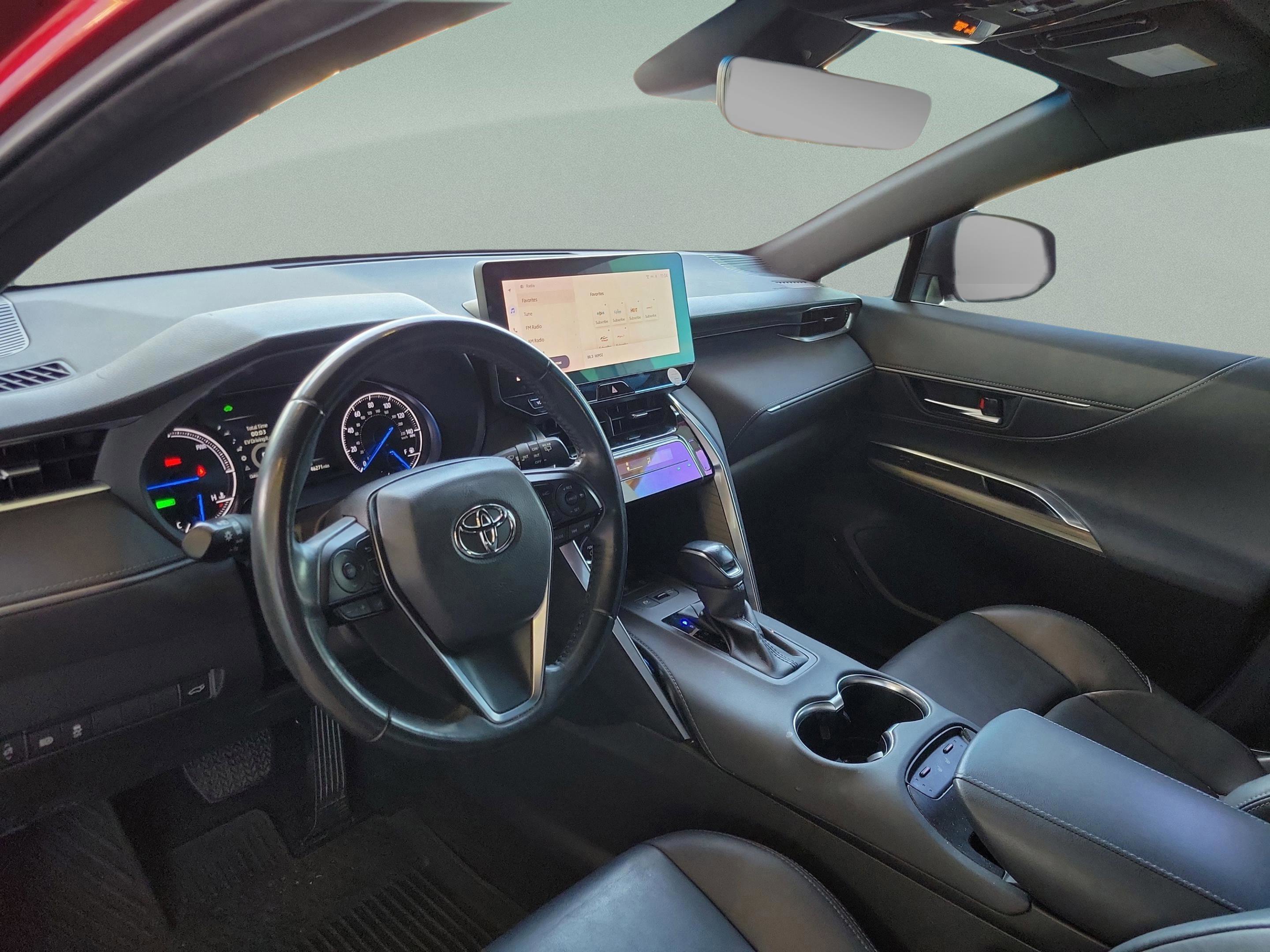 Used 2023 Toyota Venza XLE image 12