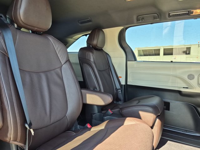 Used 2024 Toyota Sienna Platinum AWD/4WD image 21