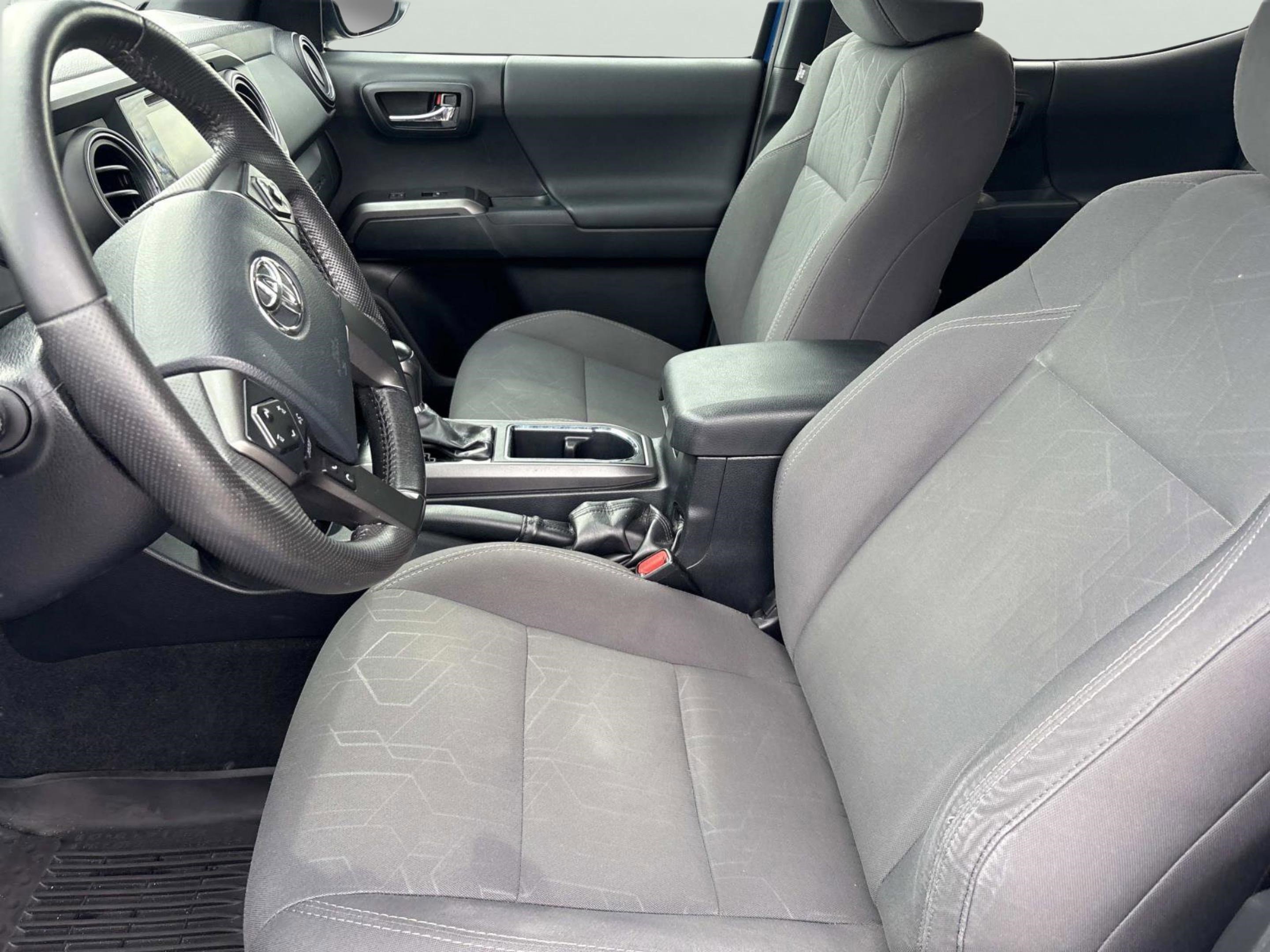 Used 2018 Toyota Tacoma TRD Off-Road image 25