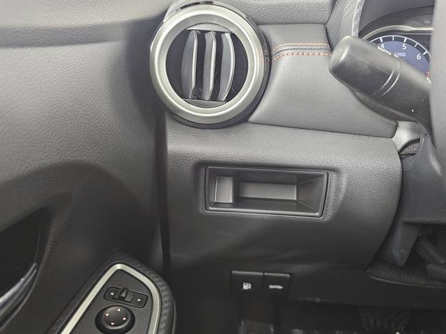 New 2025 Nissan Versa SR image 38