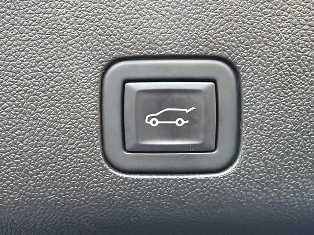 Used 2023 Chevrolet Tahoe High Country AWD/4WD image 19