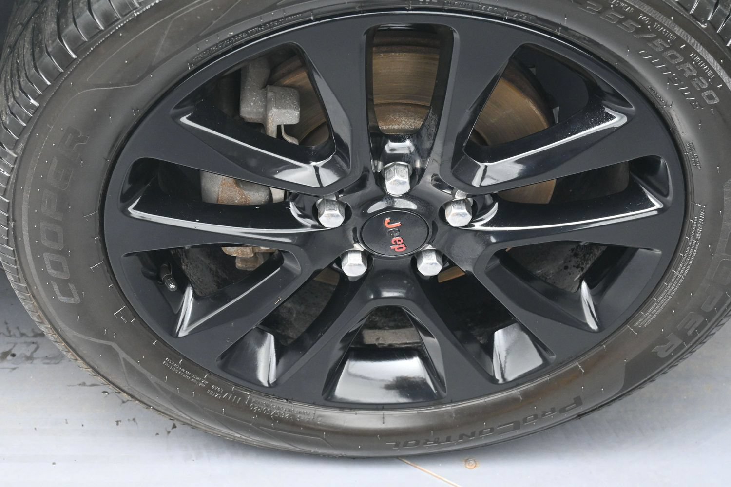 Used 2020 Jeep Grand Cherokee Altitude AWD/4WD image 23