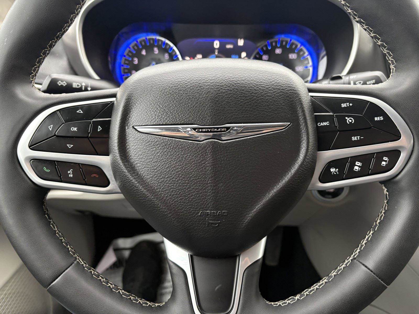 Used 2024 Chrysler Pacifica Touring-L image 18