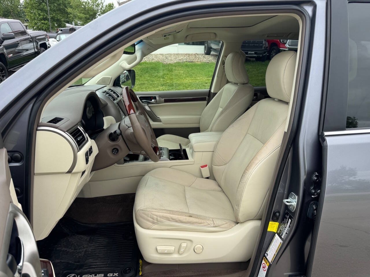 Used 2016 Lexus GX 460 w/ Premium Package AWD/4WD image 11