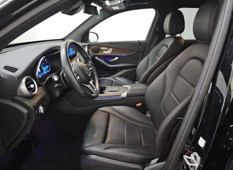 Used 2022 Mercedes-Benz GLC 300 4MATIC image 2