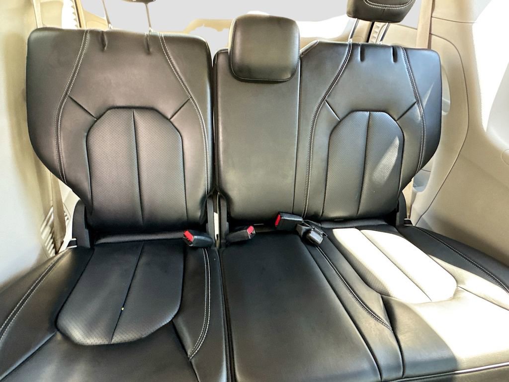 Used 2023 Chrysler Pacifica Touring-L FWD image 22