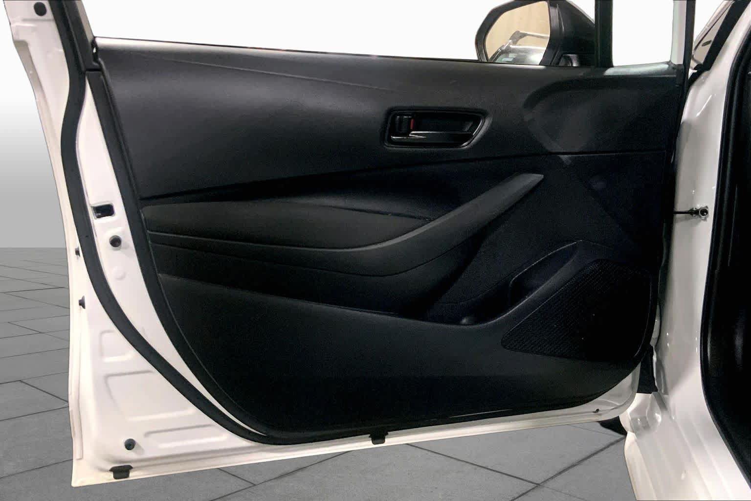 Used 2025 Toyota Corolla LE FWD image 22