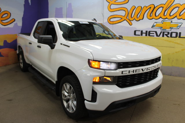 Used 2021 Chevrolet Silverado 1500 Custom w/ LPO, Dark Essentials Package AWD/4WD image 2