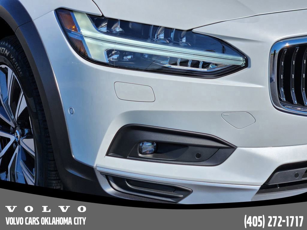 New 2026 Volvo V90 B6 Cross Country Ultra w/ Protection Package Premier image 7