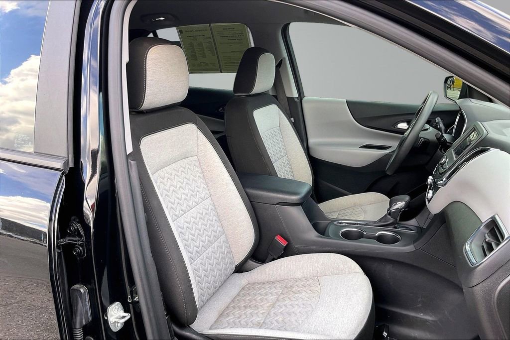Used 2023 Chevrolet Equinox LS w/ Midnight Edition image 7