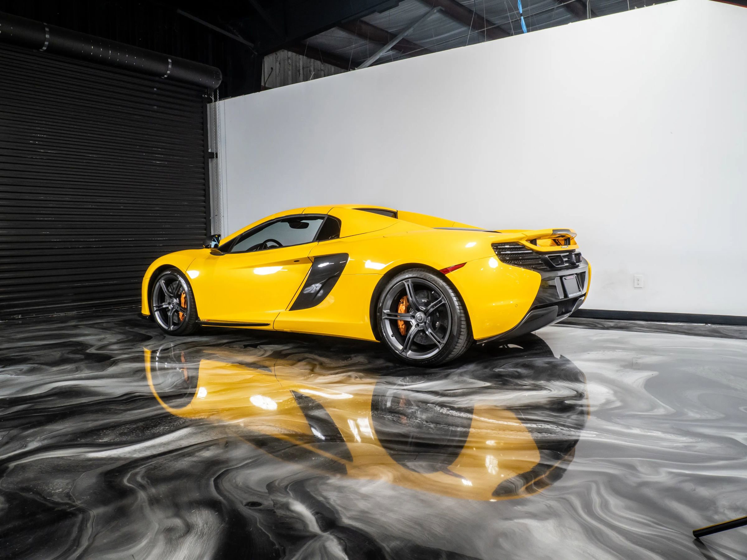 Used 2015 McLaren 650S Spider image 16