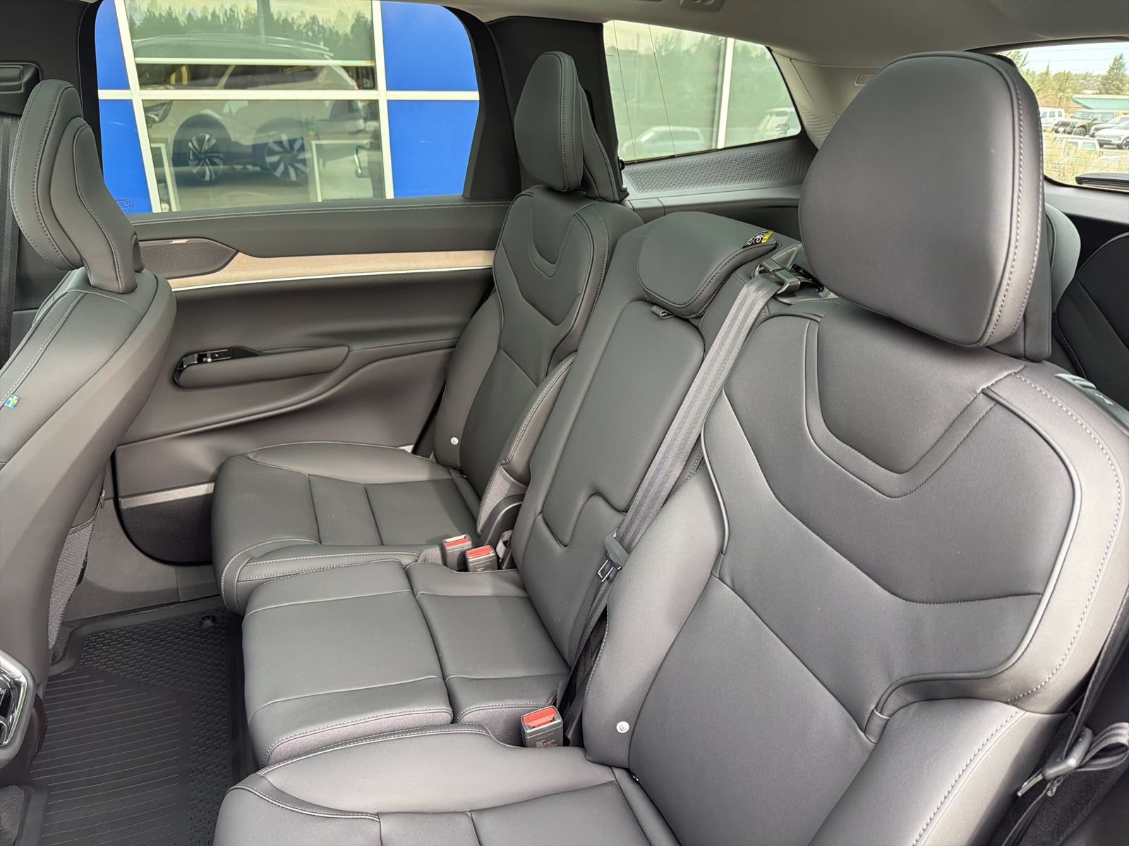 New 2025 Volvo EX90 Plus w/ Protection Package Premier AWD/4WD image 22