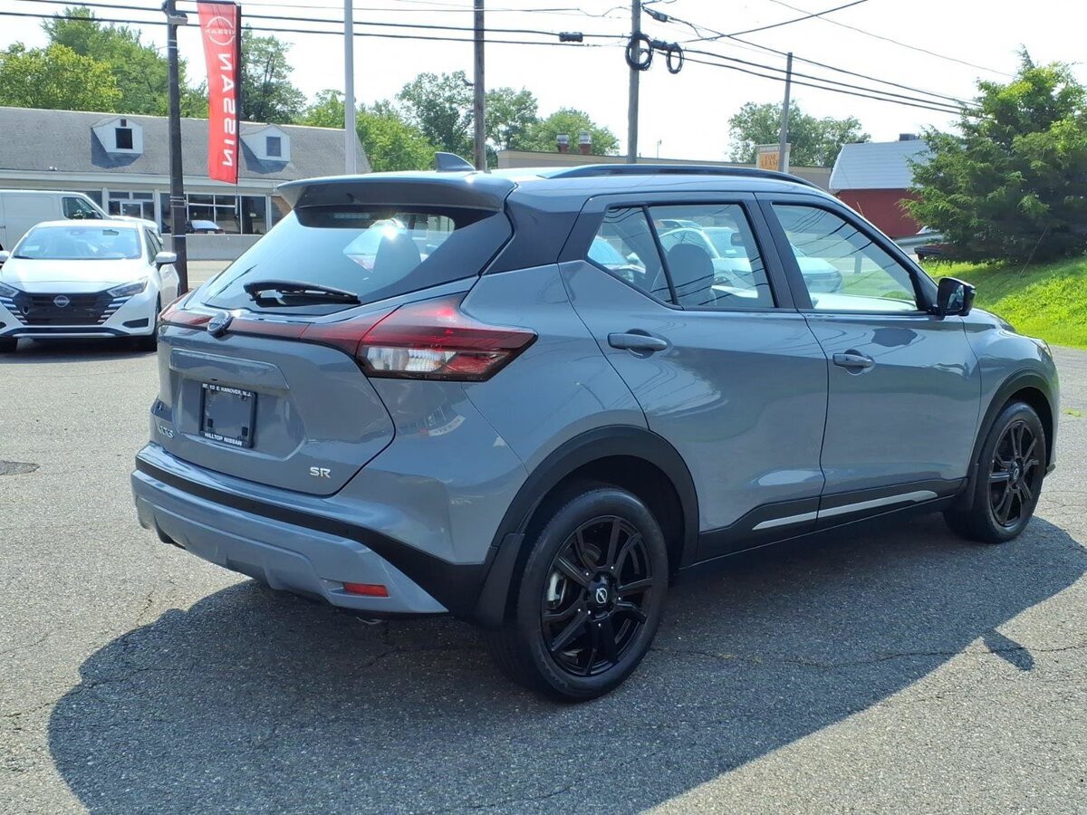 Used 2024 Nissan Kicks SR w/ SR Premium Package FWD image 5