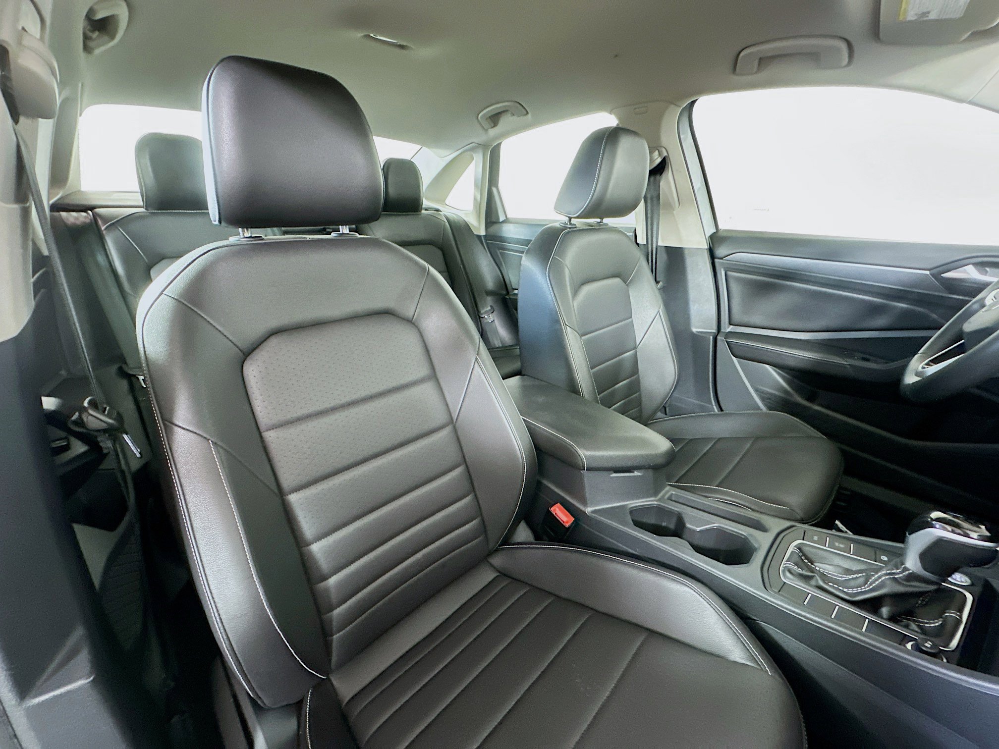 Used 2024 Volkswagen Jetta SE image 25