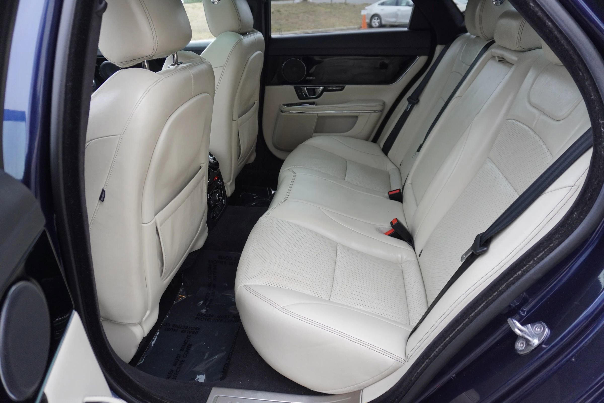 Used 2015 Jaguar XJ image 11