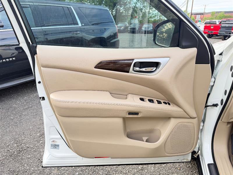 Used 2013 Nissan Pathfinder Platinum AWD/4WD image 12