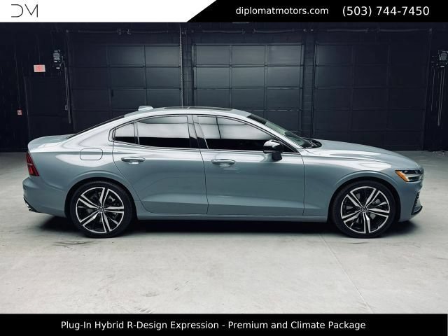 Used 2022 Volvo S60 T8 R-Design Expression w/ Premium Package AWD/4WD image 8