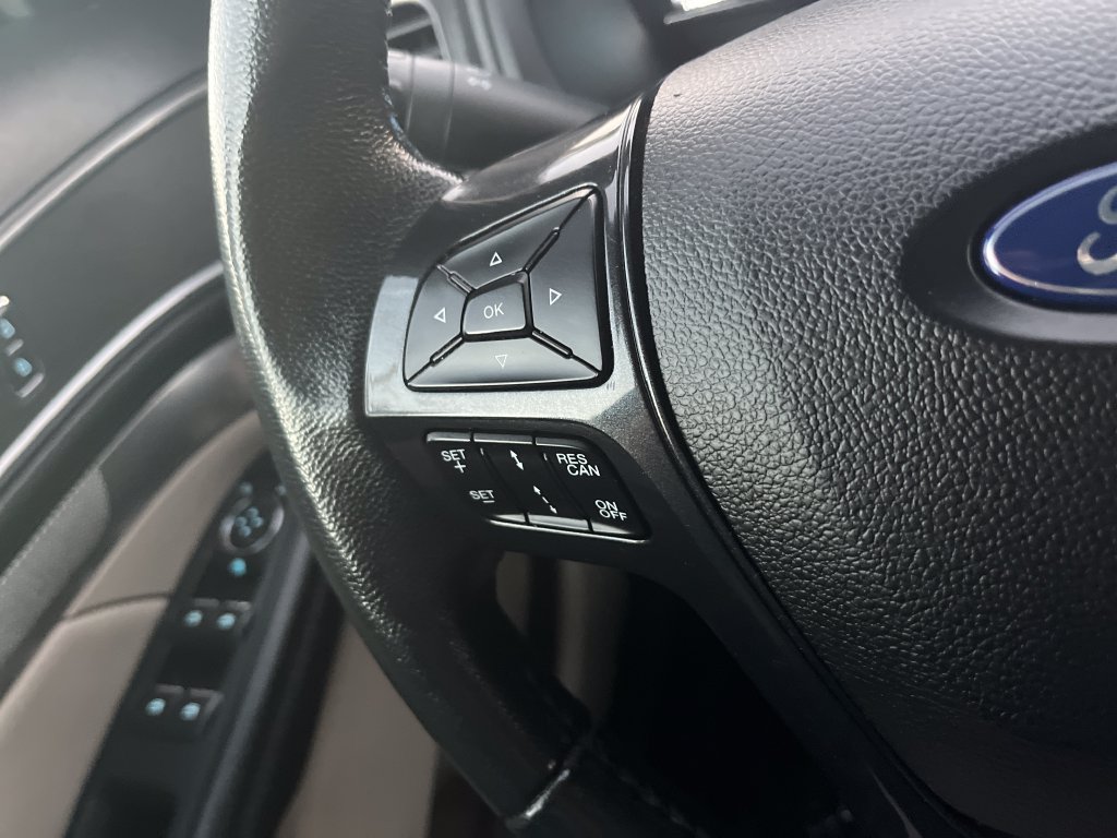 Used 2018 Ford Explorer XLT w/ Equipment Group 202A AWD/4WD image 35